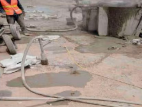 张家川水泥混凝土路面板底注浆技术 路面脱空注浆整治方案